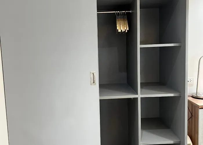Victoria Loft In Bgc Wifi Netflix Manila